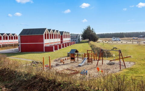 Jören - 700M from the Sea: Wohngebiet, Dach, Vorort, Auffahrt, Estate, Kamin