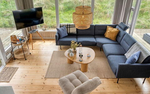 Fanney - 100M from the Sea: Stuhl, Wohnzimmer, Armlehne
