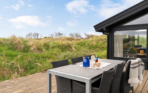 Fanney - 100M from the Sea: Hütte, Gartenmöbel, Deck, Hartholz, Veranda, Küche & Esszimmer Tisch, Stuhl, Holzbeize, Eco Hotel, Planke