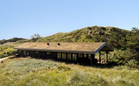 Marite - 200M from the Sea: Holz, Holzbeize, Planke, Hartholz, Hütte, Deck, Abstellgleis, Schatten, Holzboden, Gartenbauten