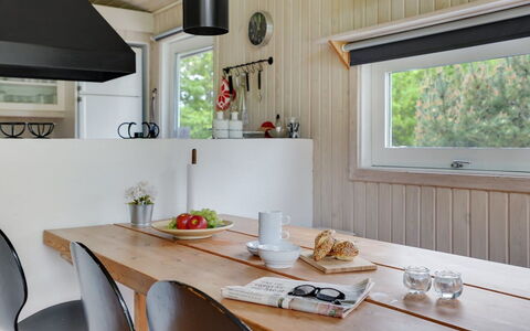 Evan - 1.3Km from the Sea: Interior Design, Möbel, Holz, Flooring, Küche, Decke, Countertop, Light Fixture, Beleuchtung, Fussboden