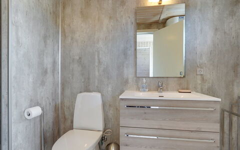 Viona - 350M from the Sea: Flooring, Armatur, Fussboden, Sinken, Badezimmer, Bad Sink, Interior Design, Zapfhahn, Installation, Fliese