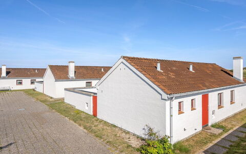 Marjon - 400M from the Sea: Dach, Zuhause, Tür, Hütte, Schatten, Abstellgleis, Garten, Estate, Hinterhof