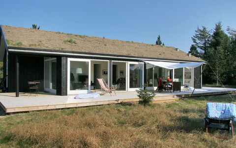 Melinda - 2Km from the Sea: Dach, Zuhause, Haus, Grundstueck, Hütte, Schatten, Bauernhaus, Veranda, Estate, Garten