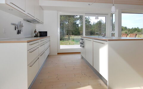 Melinda - 2Km from the Sea: Flooring, Fussboden, Holzboden, Holz, Interior Design, Countertop, Laminatboden, Küche, Zuhause, Möbel