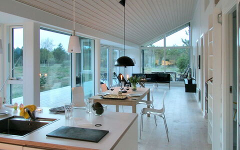 Melinda - 2Km from the Sea: Zuhause, Decke, Stuhl, Light Fixture, Küche & Esszimmer Tisch, Wohnzimmer, Zimmerpflanze, Daylighting, Holzboden