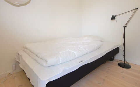 Melinda - 2Km from the Sea: Möbel, Holz, Fussboden, Flooring, Schlafzimmer, Bett, Interior Design, Bettdecke, Bedding, Linens