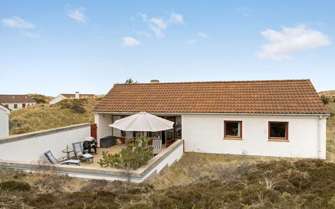 Emiljan - 400M from the Sea: Gebäude, Dach, Haus, Zuhause, Hütte, Die Architektur, Fassade, Wohngebiet, Ländliches Gebiet, Grundstueck