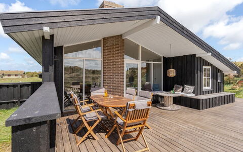 Driss - 500M from the Sea: Decke, Flooring, Interior Design, Fussboden, Verbundwerkstoff, Möbel, Resort, Hotel, Design, Daylighting