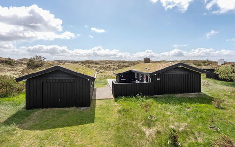Driss - 500M from the Sea: Decke, Flooring, Interior Design, Fussboden, Verbundwerkstoff, Möbel, Resort, Hotel, Design, Daylighting