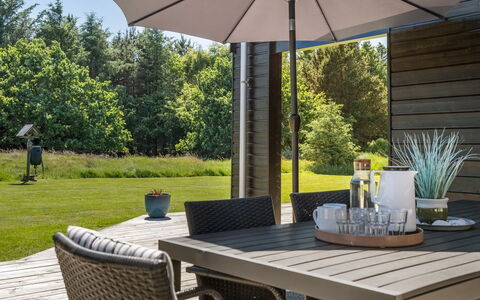 Dyke - 1.5Km from the Sea: Möbel, Gartenmöbel, Stuhl, Tabelle, Tisch Im Freien, Küche & Esszimmer Tisch, Terrasse, Schatten, Regenschirm, Garten