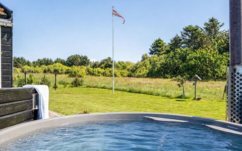 Dyke - 1.5Km from the Sea: Schwimmbad, Gartenmöbel, Freizeit, Schatten, Resort, Garten, Landscaping, Eco Hotel, Rasen, Design