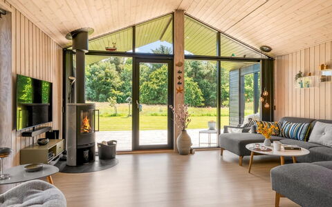 Dyke - 1.5Km from the Sea: Decke, Interior Design, Zuhause, Hütte, Wohnzimmer, Gartenbauten, Light Fixture, Leuchter, Holzboden