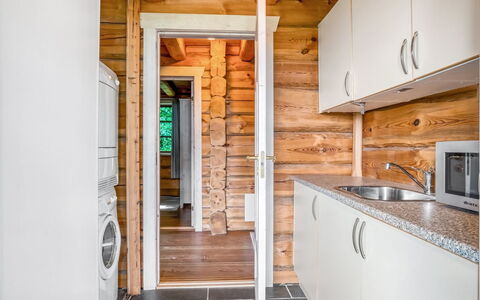 Stamen - 200M from the Sea: Holz, Flooring, Holzbeize, Cabinetry, Countertop, Küche, Armatur, Hartholz, Natürliches Material, Sinken