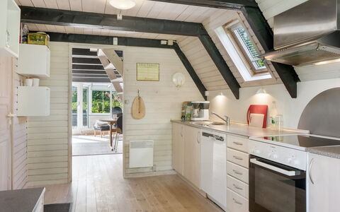 Vladanka - from the Sea: Flooring, Holz, Möbel, Decke, Interior Design, Fussboden, Küche, Holzboden, Countertop, Stuhl
