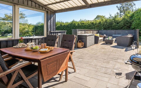 Savina - from the Sea: Möbel, Interior Design, Flooring, Holz, Fussboden, Decke, Holzboden, Stuhl, Tabelle, Beleuchtung