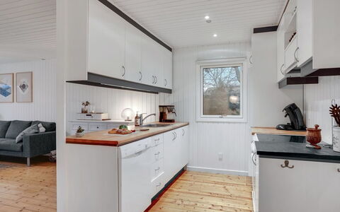 Adam - from the Sea: Holz, Küche, Flooring, Küchengerät, Countertop, Major Appliance, Interior Design, Cabinetry, Fussboden, Zuhause