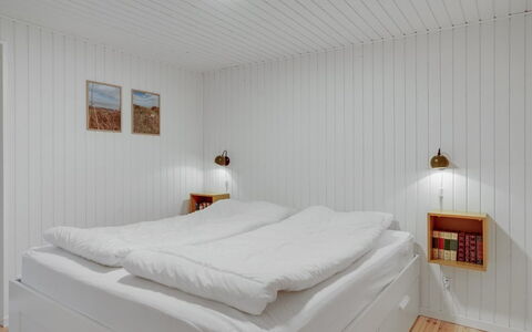 Adam - from the Sea: Holz, Schlafzimmer, Interior Design, Flooring, Decke, Fussboden, Bett, Bedding, Zimmer, Bettdecke
