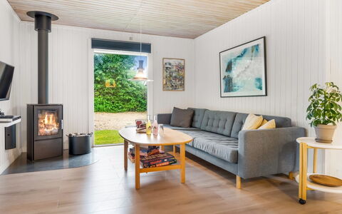 Soraya - 700M to the Fjord: Flooring, Fussboden, Interior Design, Möbel, Holz, Couch, Holzboden, Wohnzimmer, Zimmer, Zuhause