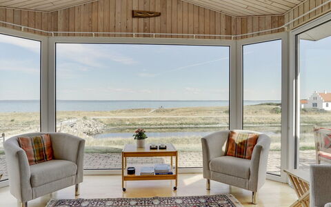 Yorrick - 50M to the Fjord: Holz, Möbel, Fussboden, Interior Design, Flooring, Decke, Zuhause, Stuhl, Wohnzimmer, Zimmer