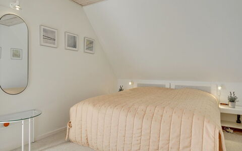 Yorrick - 50M to the Fjord: Bett, Schlafzimmer, Interior Design, Möbel, Wand, Fussboden, Flooring, Holz, Decke, Bedding