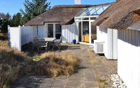 Roulf - 1.1Km from the Sea: Zuhause, Wohngebiet, Haus, Hütte, Dach, Grundstueck, Abstellgleis, Garten, Estate, Rasen