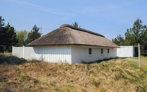 Roulf - 1.1Km from the Sea: Zuhause, Wohngebiet, Haus, Hütte, Dach, Grundstueck, Abstellgleis, Garten, Estate, Rasen