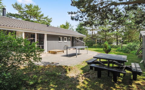 Sighbiorn - 950M from the Sea: Blau, Strauch, Hütte, Ground, Garten, Estate, Schatten, Landscaping, Bauernhaus, Eco Hotel