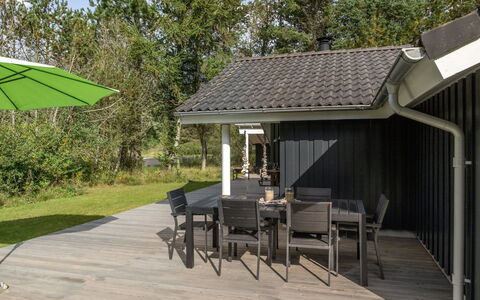 Grimi - 4Km from the Sea: Hütte, Zuhause, Haus, Dach, Veranda, Estate, Abstellgleis, Gartenbauten, Bauernhaus, Garten
