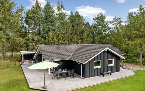 Grimi - 4Km from the Sea: Hütte, Zuhause, Haus, Dach, Veranda, Estate, Abstellgleis, Gartenbauten, Bauernhaus, Garten