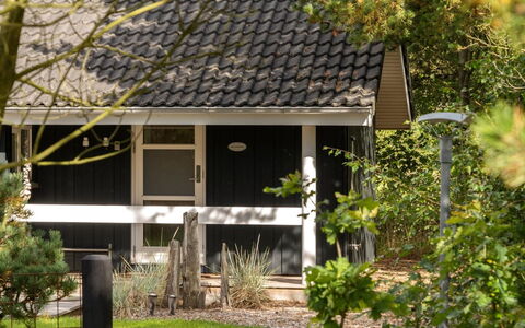 Grimi - 4Km from the Sea: Hütte, Zuhause, Haus, Dach, Veranda, Estate, Abstellgleis, Gartenbauten, Bauernhaus, Garten