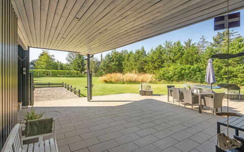 Wilja - 400M from the Sea: Möbel, Interior Design, Stuhl, Flooring, Tabelle, Resort, Fussboden, Decke, Zimmer, Eco Hotel