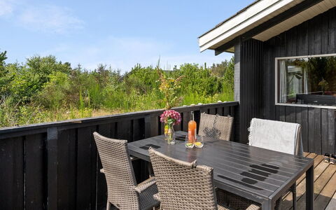 Asmo - 350M from the Sea: Blau, Strauch, Hütte, Ground, Garten, Estate, Schatten, Landscaping, Bauernhaus, Eco Hotel