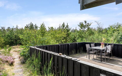 Asmo - 350M from the Sea: Blau, Strauch, Hütte, Ground, Garten, Estate, Schatten, Landscaping, Bauernhaus, Eco Hotel