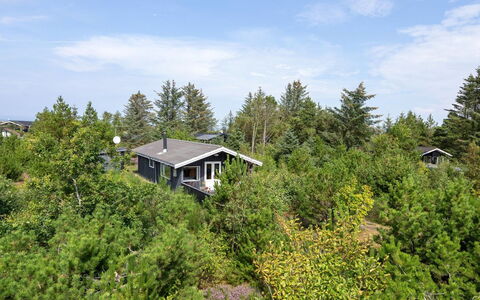 Asmo - 350M from the Sea: Blau, Strauch, Hütte, Ground, Garten, Estate, Schatten, Landscaping, Bauernhaus, Eco Hotel