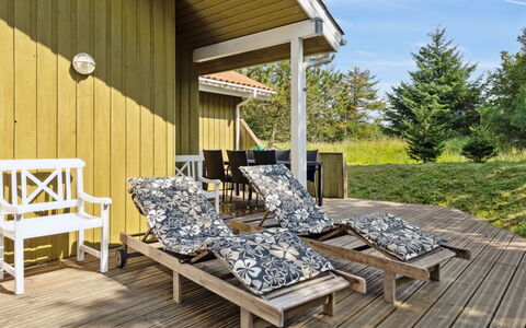Karitte - 5Km from the Sea: Blau, Strauch, Hütte, Ground, Garten, Estate, Schatten, Landscaping, Bauernhaus, Eco Hotel