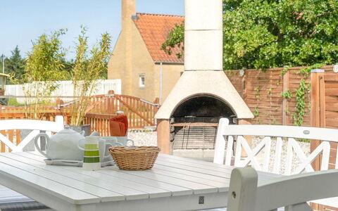 Swipdagh - 500M from the Sea: Holz, Zuhause, Veranda, Deck, Hartholz, Dach, Holzbeize, Holzboden, Eco Hotel