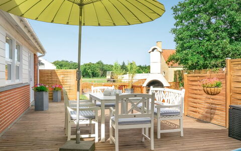 Swipdagh - 500M from the Sea: Holz, Zuhause, Veranda, Deck, Hartholz, Dach, Holzbeize, Holzboden, Eco Hotel