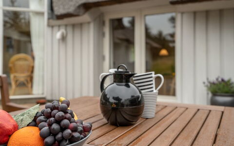 Gunnie - 1.1Km from the Sea: Blau, Strauch, Hütte, Ground, Garten, Estate, Schatten, Landscaping, Bauernhaus, Eco Hotel