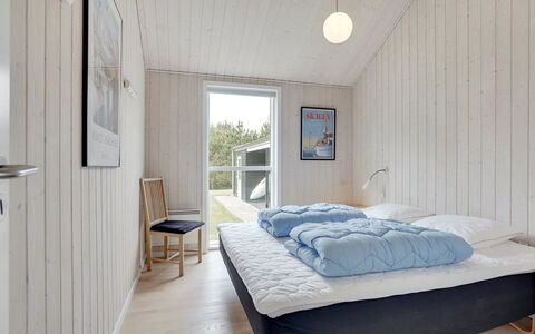 Henriete - 3.5Km from the Sea: Holz, Schlafzimmer, Flooring, Fussboden, Decke, Bedding, Bettdecke, Bett, Holzboden, Planke