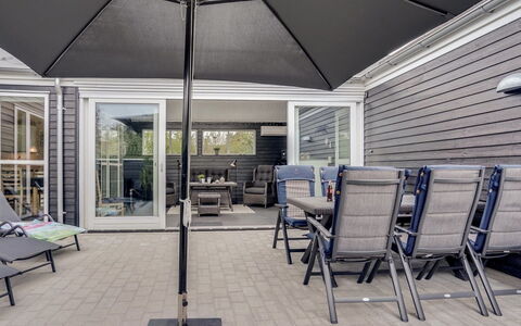 Henriete - 3.5Km from the Sea: Gartenmöbel, Möbel, Stuhl, Tisch Im Freien, Deck, Veranda, Verbundwerkstoff, Terrasse, Küche & Esszimmer Tisch, Tür