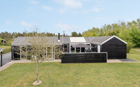 Henriete - 3.5Km from the Sea: Dach, Zuhause, Hütte, Estate, Garten, Garten, Landscaping, Schatten, Bauernhaus, Hinterhof