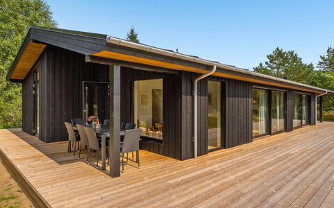Vigga - 800M from the Sea: Die Architektur, Dach, Zuhause, Verbundwerkstoff, Daylighting, Abstellgleis, Auffahrt