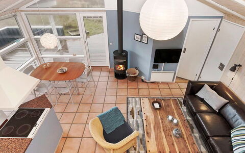 Frederikka - 350M from the Sea: Wohngebiet, Dach, Vorort, Auffahrt, Estate, Kamin