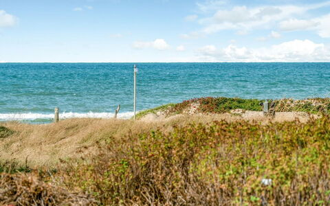 Esma - 150M from the Sea: Himmel, Blau, Wasser, Daytime, Grün, Gewässer, Horizont, Natürlichen Umgebung, Meer