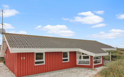 Gamal - 400M from the Sea: Möbel, Interior Design, Flooring, Holz, Fussboden, Decke, Holzboden, Stuhl, Tabelle, Beleuchtung
