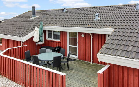 Gamal - 400M from the Sea: Möbel, Interior Design, Flooring, Holz, Fussboden, Decke, Holzboden, Stuhl, Tabelle, Beleuchtung