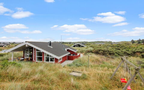 Gamal - 400M from the Sea: Möbel, Interior Design, Flooring, Holz, Fussboden, Decke, Holzboden, Stuhl, Tabelle, Beleuchtung