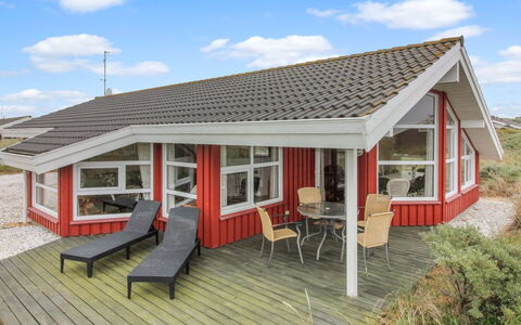 Gamal - 400M from the Sea: Möbel, Interior Design, Flooring, Holz, Fussboden, Decke, Holzboden, Stuhl, Tabelle, Beleuchtung
