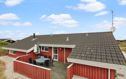 Gamal - 400M from the Sea: Möbel, Interior Design, Flooring, Holz, Fussboden, Decke, Holzboden, Stuhl, Tabelle, Beleuchtung